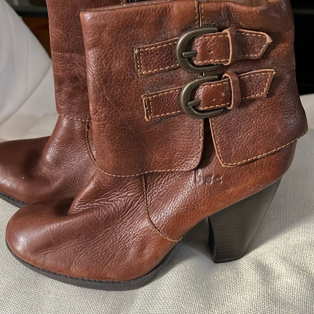 Born b.o.c. Traipse brown leather ankle boots booties shoes women's size 8.5